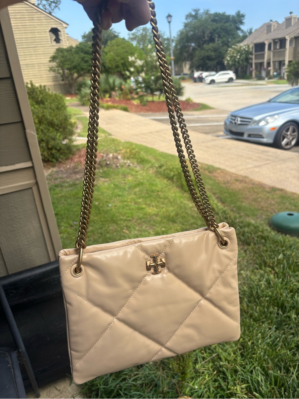 Tory Burch Kira Quilted Cream Shoulder Bag with Gold Chain - Picture 14 of 14
